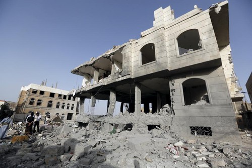 Saudi-led coalition bombs Yemen’s capital  - ảnh 1